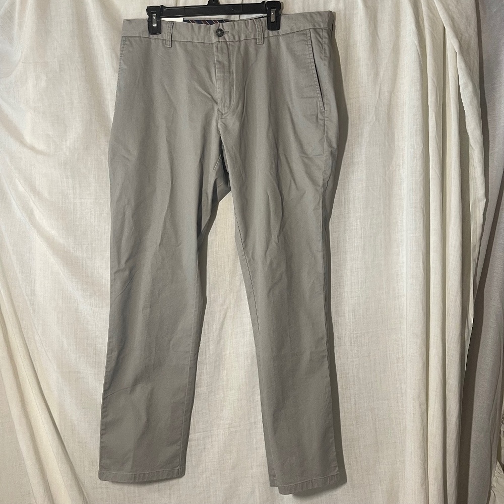Jos A Banks Mens Dress Pants. 38x32. Khaki. Flat Front. NWT